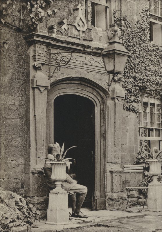 Doorway, The Lygon Arms, Broadway, Worcestershire (s/v foto) av William Galsworthy Davie