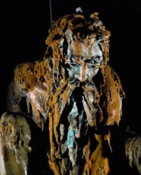 Appennine Colossus, fri tolkning av verk av Giambologna (1529-1608) för arkitekten Bernardo Buontalenti (ca 1531-1608) i trädgården till Villa Demidoff i Toscana, Italien