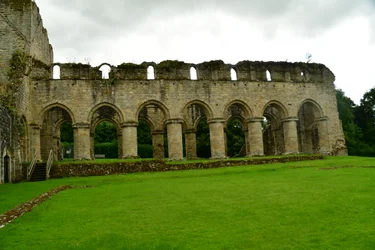 Buildwas Abbey, ett medeltida cistercienserkloster i Shropshire, England.