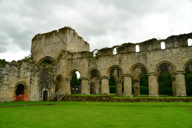 Buildwas Abbey, ett medeltida cistercienserkloster i Shropshire, England.