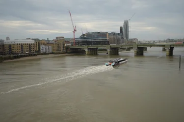 London Bridge över Themsen i hjärtat av London