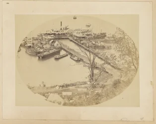 [Nedre kajen, Belle Plain, USMRR:s byggnadskår] [16 maj 1864].