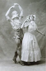 Nijinski och Karsavina dansar i baletten "Le Spectre de la Rose" av Carl Maria von Weber (1786-1826) på Chatelet-teatern i Paris den 5 juni 1912 (sepiafoto).