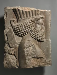 Fragment av en väggdekoration från Xerxes-palatset, Persepolis: "Guardsman" in procession, 486-465 BC