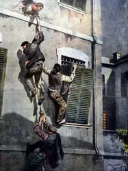 En vågad flykt av fyra fångar från Asti-fängelset efter att ha brutit sig igenom muren. Teckning av Beltrame. La Domenica del Corriere. 1902