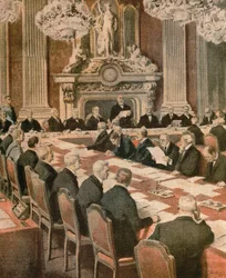 Frankrikes president Georges Clemenceau talar vid fredskonferensen i Paris, av Achille Beltrame, illustration, illustratör Achille Beltrame (1871-1945), från La Domenica del Corriere