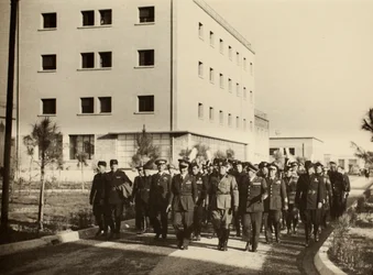 Invigning av byggnaderna på den kungliga flygplatsen "Fausto Pesci" i Bologna, byggd av företaget Mauro Toschi fu Ulisse, i närvaro av hertigen Benito Mussolini, 24/10/1936 (s/v foto)