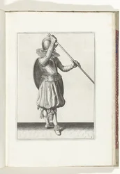 Sköld- och spetsövningen: Soldaten med spiken vinklad i båda händerna med höger hand vid huvudet och skölden på baksidan (nr 3), 1618 Nassausche Wapen-Handelinge, van Schilt, Spies, Rappier and the Targe: beyde figuerlick avbildad, slut
