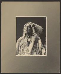Hög björn, Sioux