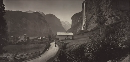 Valley of Lauterbrunnen, Schweiz från albumet Charbons de Braun- vues prises..., ca. 1868.