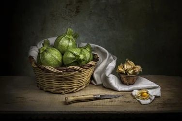 Stiliserat stilleben med squash