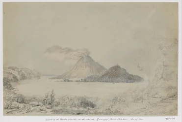Utsikt från Lontar på Banda Neira och rökning Gunungapi, Banda Islands, Central Maluku