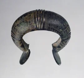 Armband, från Reallon, Hautes-Alpes (brons)