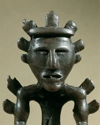 Förhistoria: krigarfigur i brons av Tresor av Galic (Kostroma, Ryssland). 1500 f.Kr. Bronsåldern. Moskva, Statens historiska museum