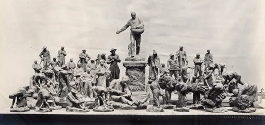 Monument för arbetarna (svart/vitt foto)