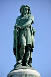 Kolossalstaty av Vercingetorix (72-46 f.Kr.), gallisk ledare - skulptur av Aimé Millet (1819-1891), 6,60 m hög, uppförd 1865 på den västra delen av Mont Auxois (7 m hög sockel av Viollet-le-Duc), Alise-Sainte-Reine, 1865