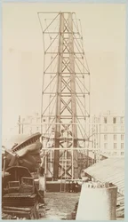 Ställningar för monteringen av Frihetsgudinnan, huvudet till vänster, Paris, 1883