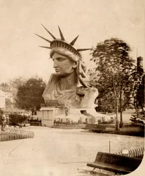 Huvudet Frihetsgudinnan visades i Paris 1883