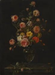 Ett stilleben med röda, vita och rosa rosor i en glasvas över en stenavsats med fjärilar, en gräshoppa och en skalbagge