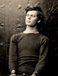Lewis Powell i handledsjärn ombord på USS Saugus, 1865