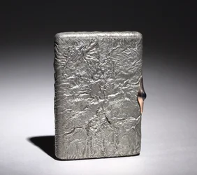 Cigarettlåda, efter 1896 (silver, cabochon safir monterad i guld)