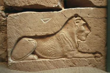 Relief av lejon vid Tomb of Kitines