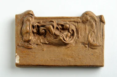 Maquette för en panel med en sittande figur (målad gips)