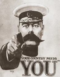 Den brittiska krigsrekryteringsaffischen från 1914 med Lord Kitchener och orden «Ditt land behöver dig». Ur Berättelsen om sjuttio betydelsefulla år, utgiven av Odhams Press 1937.