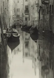 En kanal i Venedig