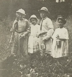 Utan titel (Flora, Elizabeth, Howard & Kitty i Lake George-fältet)