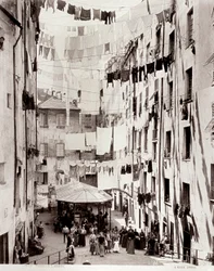 Utsikt över den lilla Piazza dei Tuogoli di Santa Brigida, ca 1895