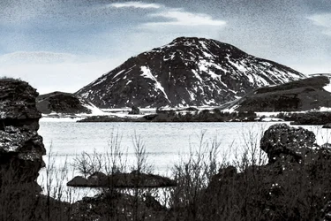 Lakeside, från serien The Back Forty, 2018 (handmålat fotografi)
