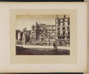 Rue Royale (hörnet vid Faubourg Saint-Honoré), satt i brand den 24 maj 1871.