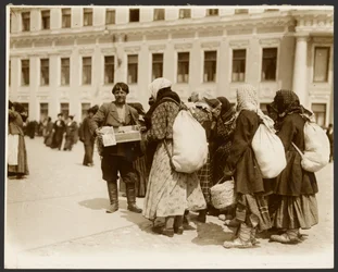 [Fotografier från studieresan till Ryssland som användes för målningen "The Abolition of Serfdom in Russia" (1914), från "Epic of the Slavs Cycle, Moscow"]