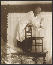 [Självporträtt av Alphonse Mucha som poserar som "Jan Jus" för sin bild "Master John Juss Preaching in the Bethlehem Chapel" (1916) från "Epic of the Slavs Cycle, Zbiroh, Bohemia"]