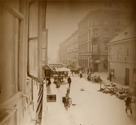 [Vy från fönstret i Muchas lägenhet, nära Amalienstrasse, München]