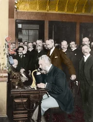 Alexander Graham Bell (1847-1922) invigde långdistanslinjen New York-Chicago den 18 oktober