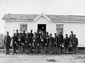 Arlington, Va. Band of 107th U.S. Coloured Infantry vid Fort Corcoran, 1865