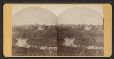 Fågelperspektiv av hembyggnader, ca 1870 (s/v-foto)
