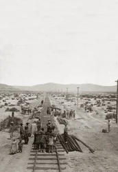 Konstruktion 1869 av Central Pacific Railways - Nevada - Arbetare som byggde järnvägslinjerna för Central Pacific Company för att bygga den första nordamerikanska transkontinentala järnvägen. (Central Pacific Railroad company)
