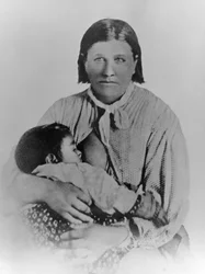 Cynthia Ann Parker med sin dotter Prari Flower, ca 1861 (s/v foto)