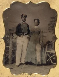 Fireman and Bride, ca 1860 (kvartsplatta plåt, handfärgad med förgyllda höjdpunkter, läder)