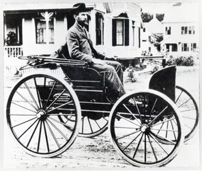 Första amerikanska bil, designad och byggd av Charles och Frank Duryea