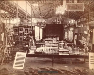 Lenoir & Forsters Exhibit, Main Building, Centennial International Exhibition, Philadelphia, 1876 (albumintryck)