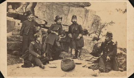 "En del av general Gearys stab. Taget på Lookout Mountain Summit på juldagen.",1863 (foto)