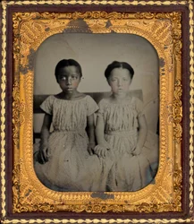Porträtt av två flickor,ca. 1860 (foto)