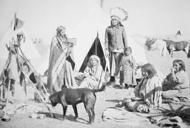 Sioux-reservatet vid Pine Ridge, South Dakota, ca 1890 (s/v-foto)