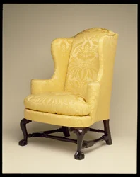 Fåtölj, ca 1750-70 (mahogny, lönn, körsbär & gult siden)