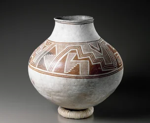 Mogollonburk med geometriska mönster, stil II, 1025-1150 (lergods med bikrom slipplätering)