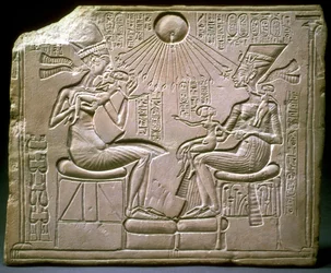 Kungafamiljen: Akhenaton, Nefertiti och deras barn, ca 1350 f.Kr.